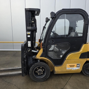 CATERPILLAR DP30N Chariot élévateur diesel 2511250004