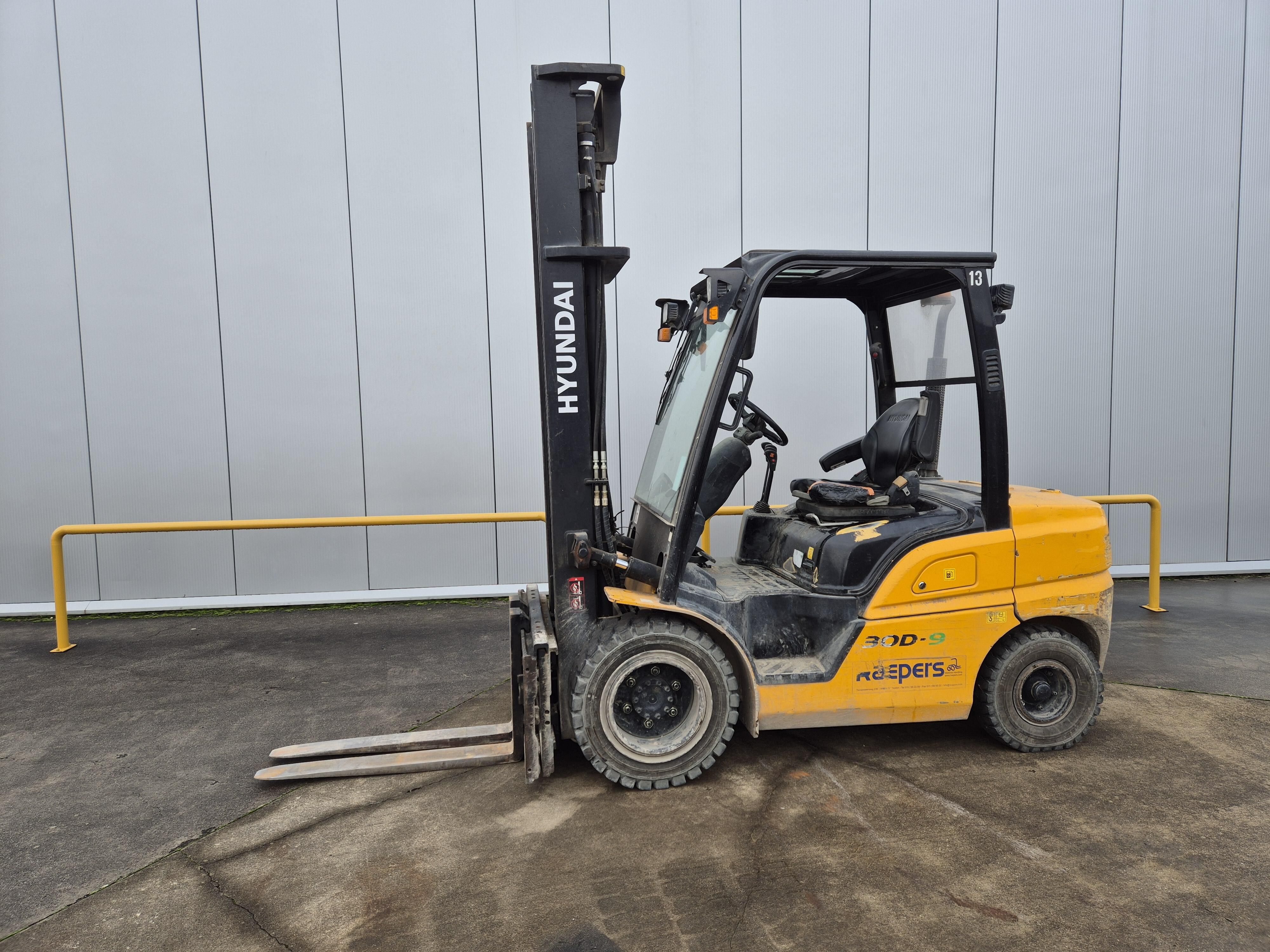 HYUNDAI 30D-9 Diesel heftruck 2511250001