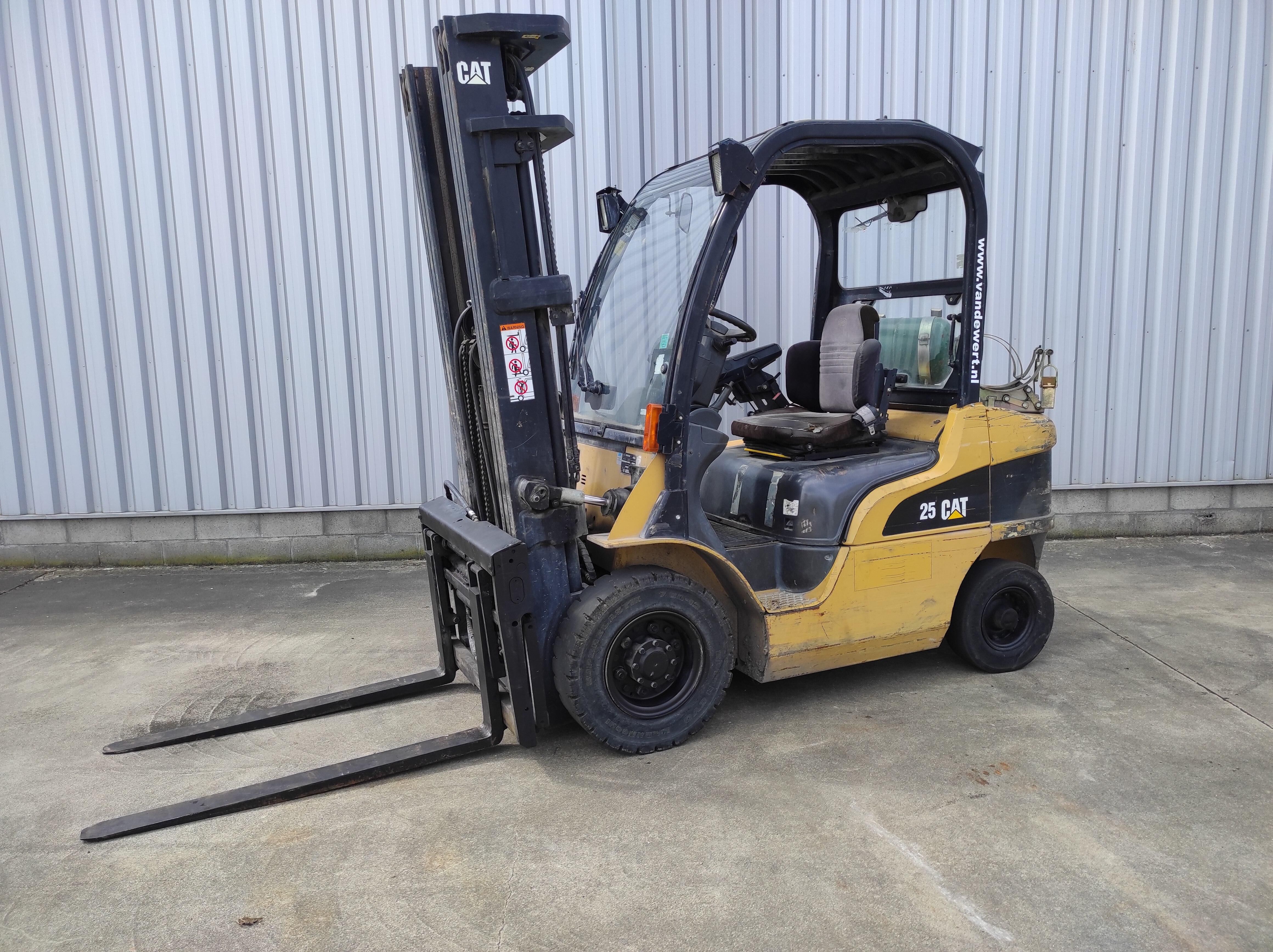 CATERPILLAR GP25N Gas heftruck 2507290001