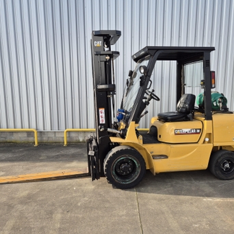 CATERPILLAR GP30K Gas heftruck 2503110003