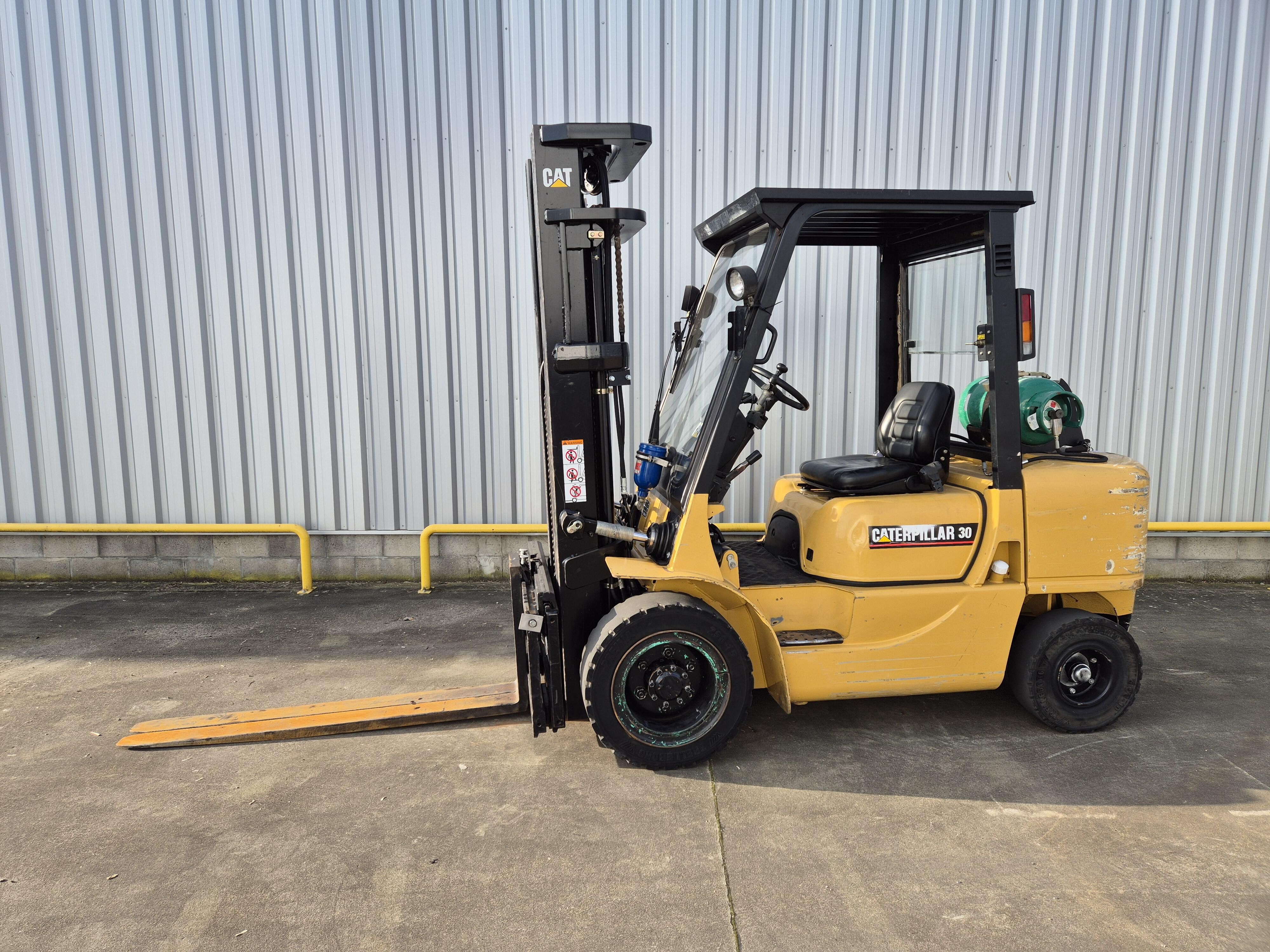 CATERPILLAR GP30K Gas heftruck 2503110003