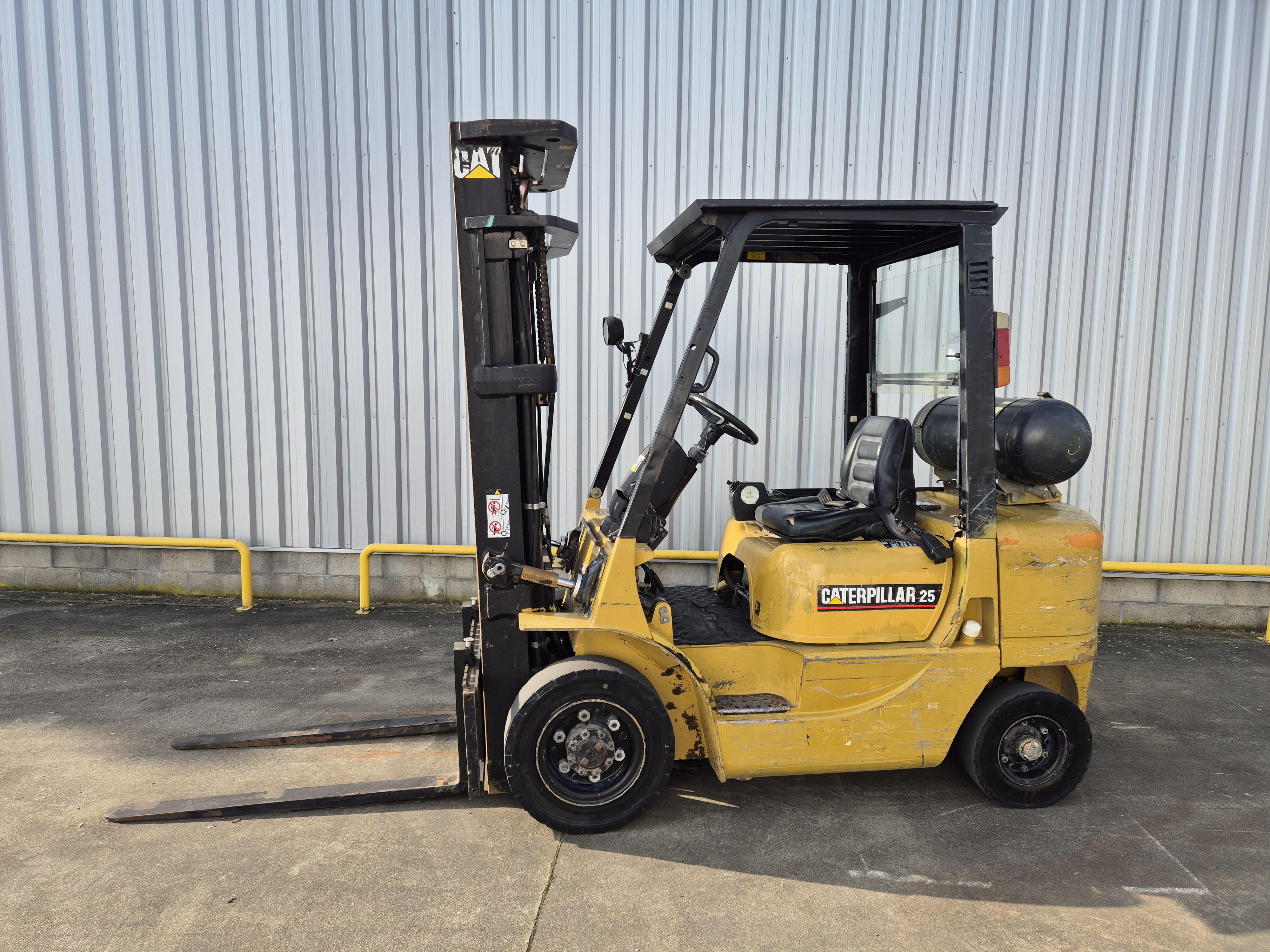 CATERPILLAR GP25K Gas heftruck 2503110005