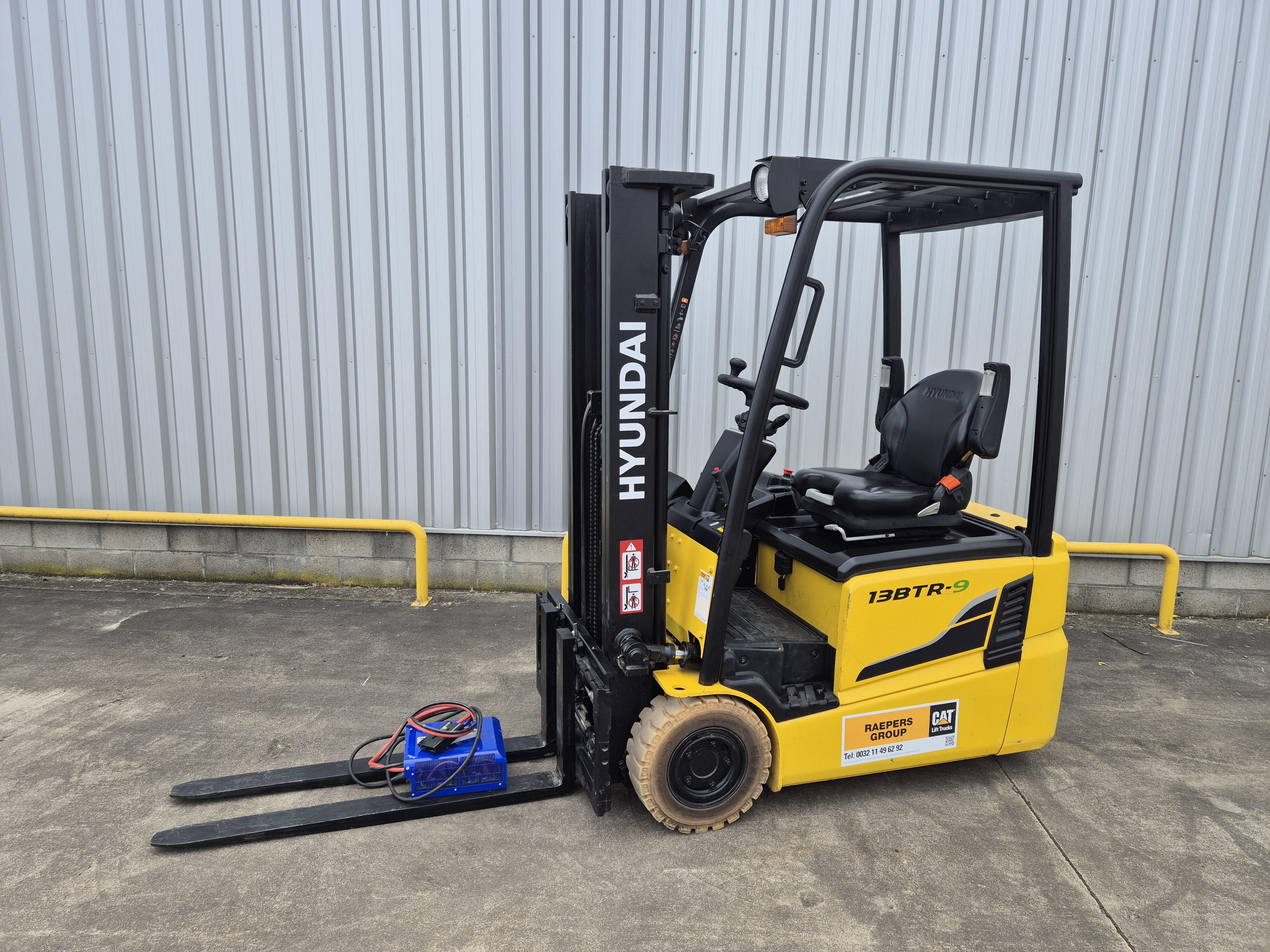 HYUNDAI 13BTR-9 Drie wiel elektrische heftruck 2504170001