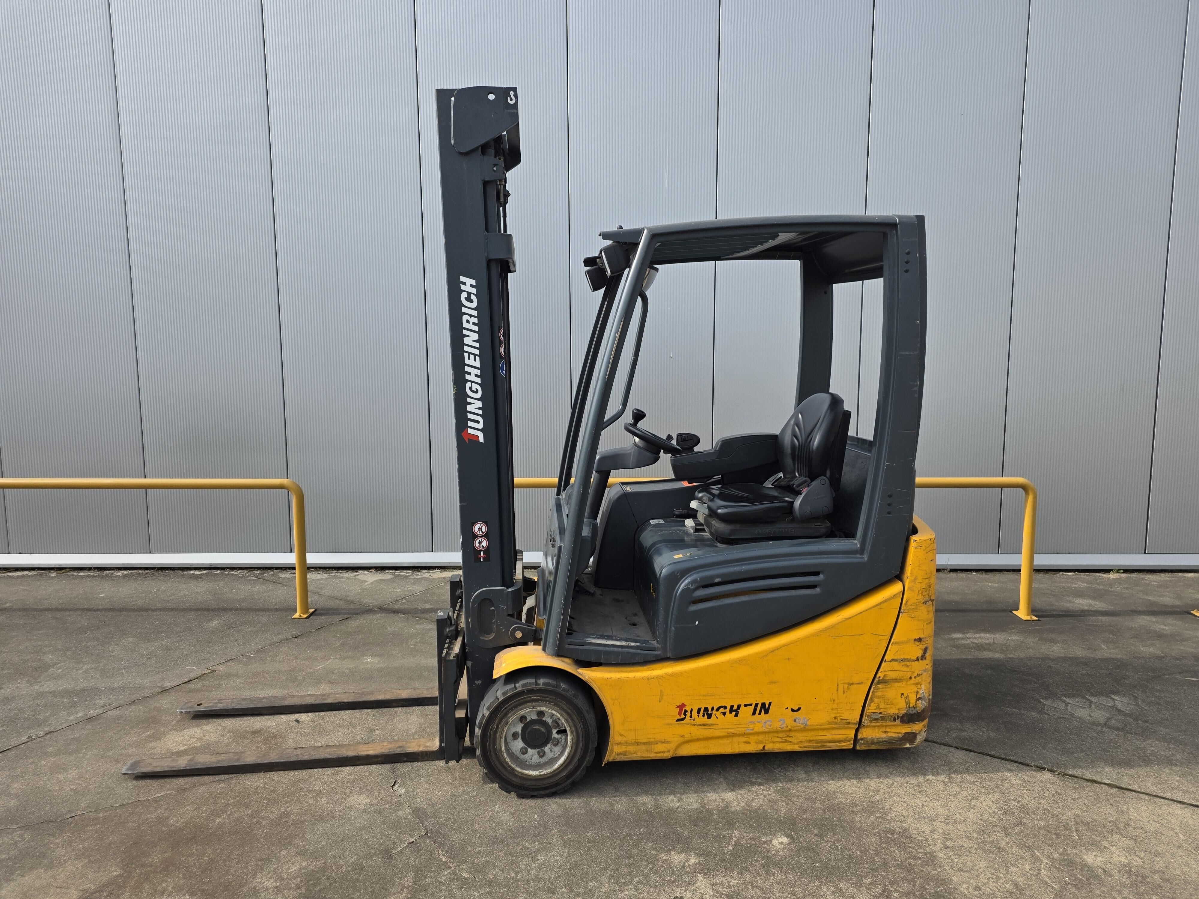 JUNGHEINRICH EFG218K Drie wiel elektrische heftruck 2604150001