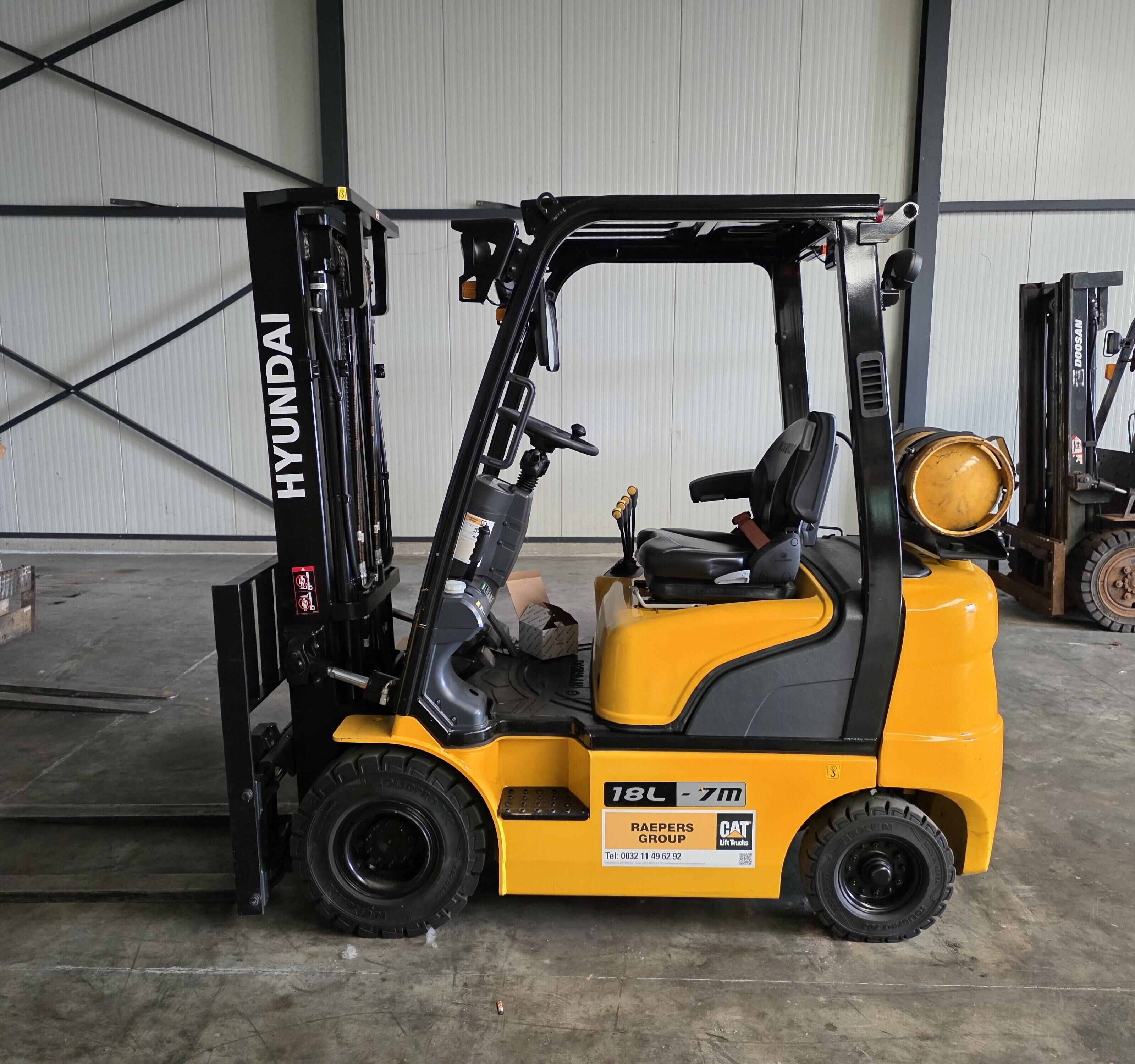 HYUNDAI 18L-7M Chariot élévateur à gaz 2605070002