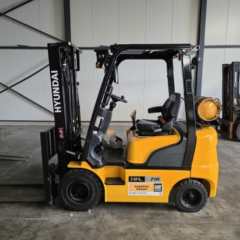 HYUNDAI 18L-7M Chariot élévateur à gaz 2605070002