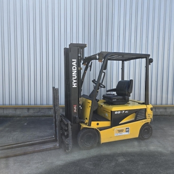 HYUNDAI 18B-7 Vier wiel elektrische heftruck 2608100001
