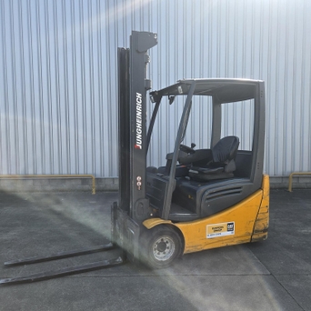 JUNGHEINRICH EFG218K Drie wiel elektrische heftruck 2604150001