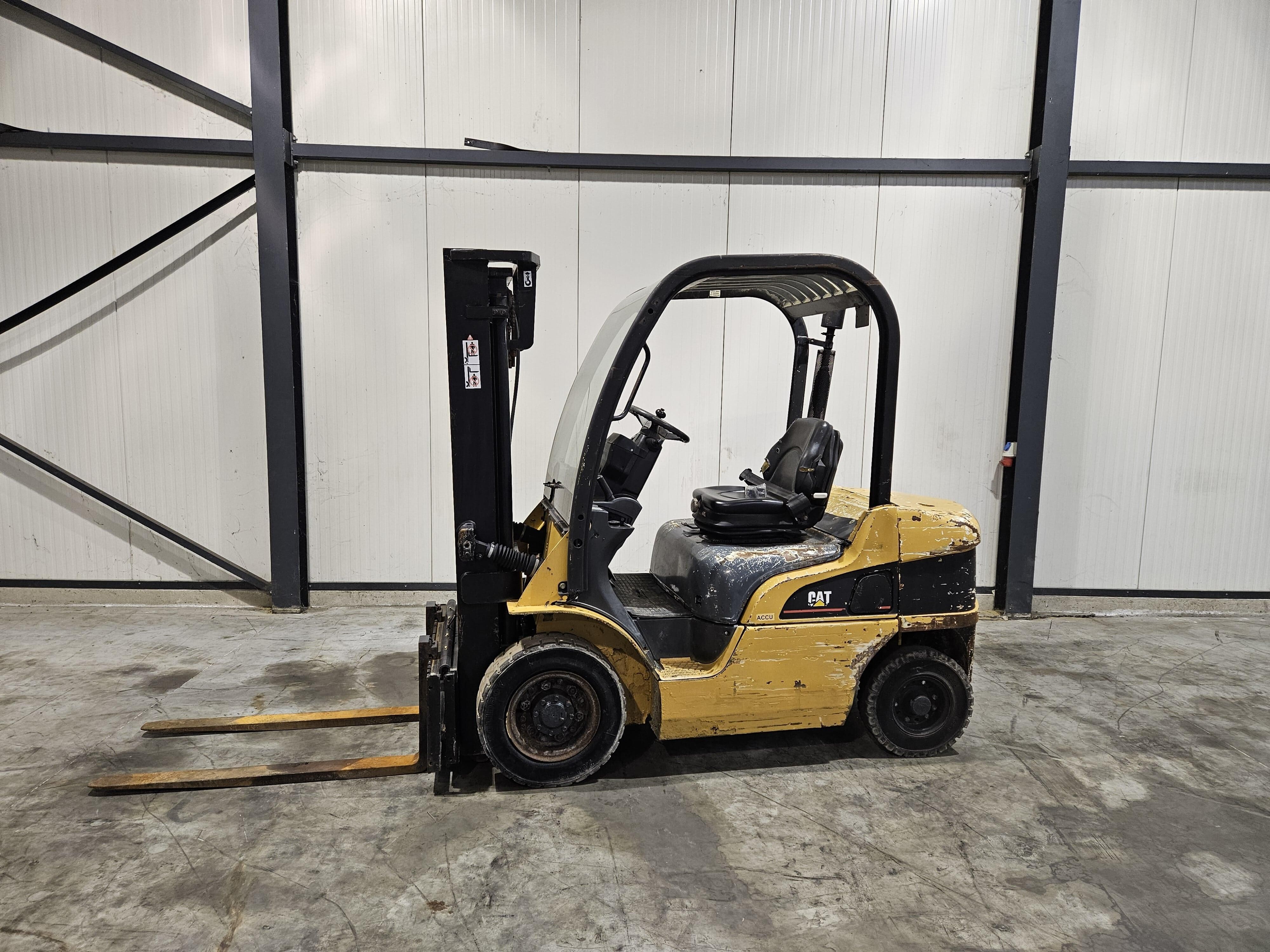 CATERPILLAR DP25N Diesel heftruck 2501230012
