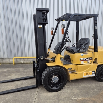 CATERPILLAR DP35K Chariot élévateur diesel 2507020001