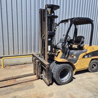 CATERPILLAR DP35N Diesel heftruck 2506190003