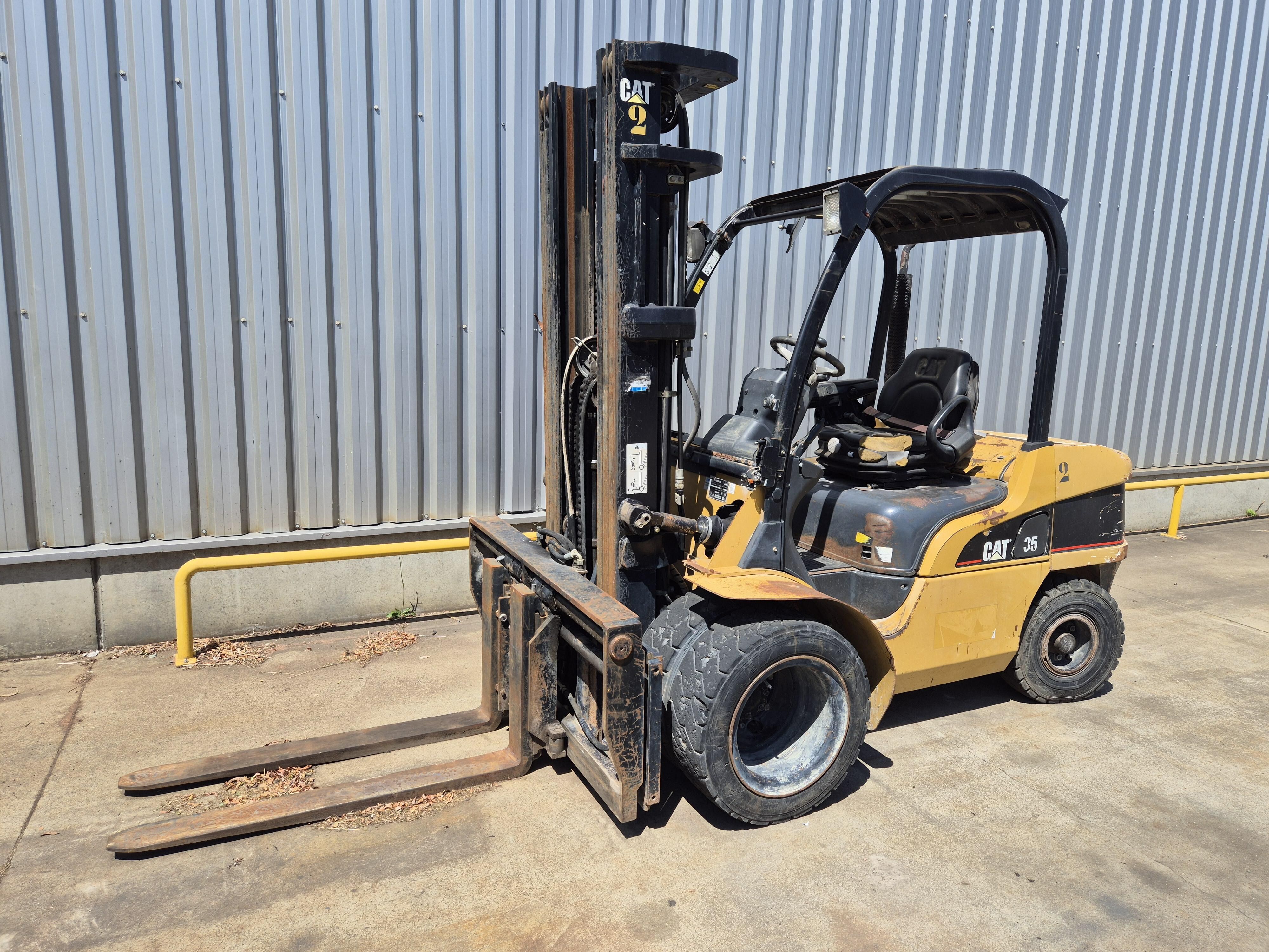 CATERPILLAR DP35N Diesel heftruck 2506190003