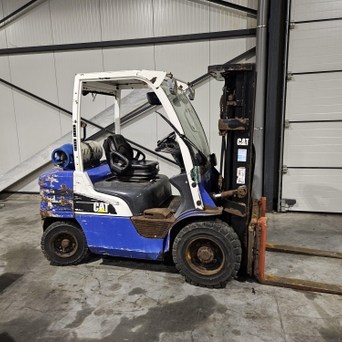 CATERPILLAR GP30N Gas heftruck 2501230009