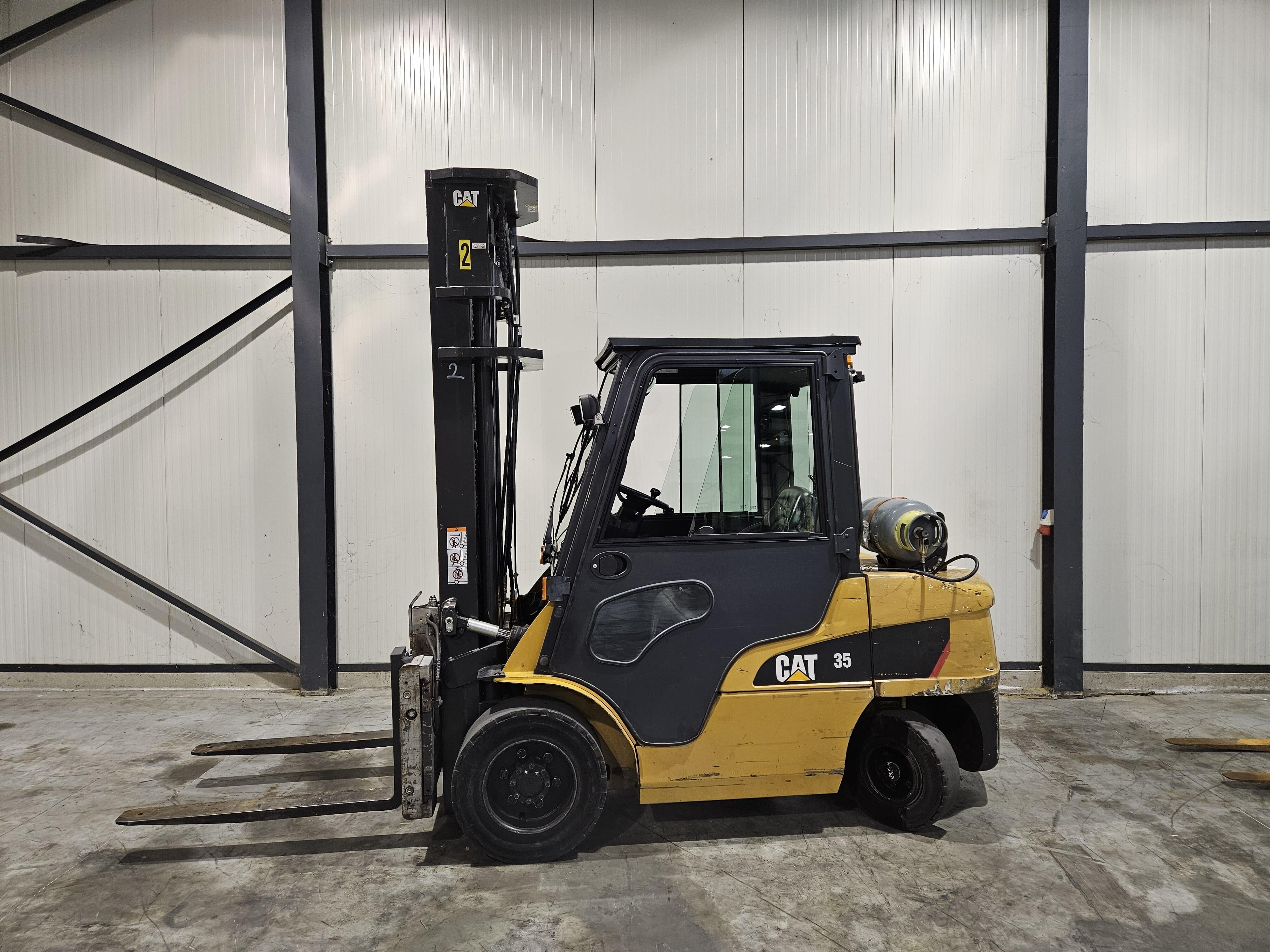 CATERPILLAR GP35NT Gas heftruck 2501230004