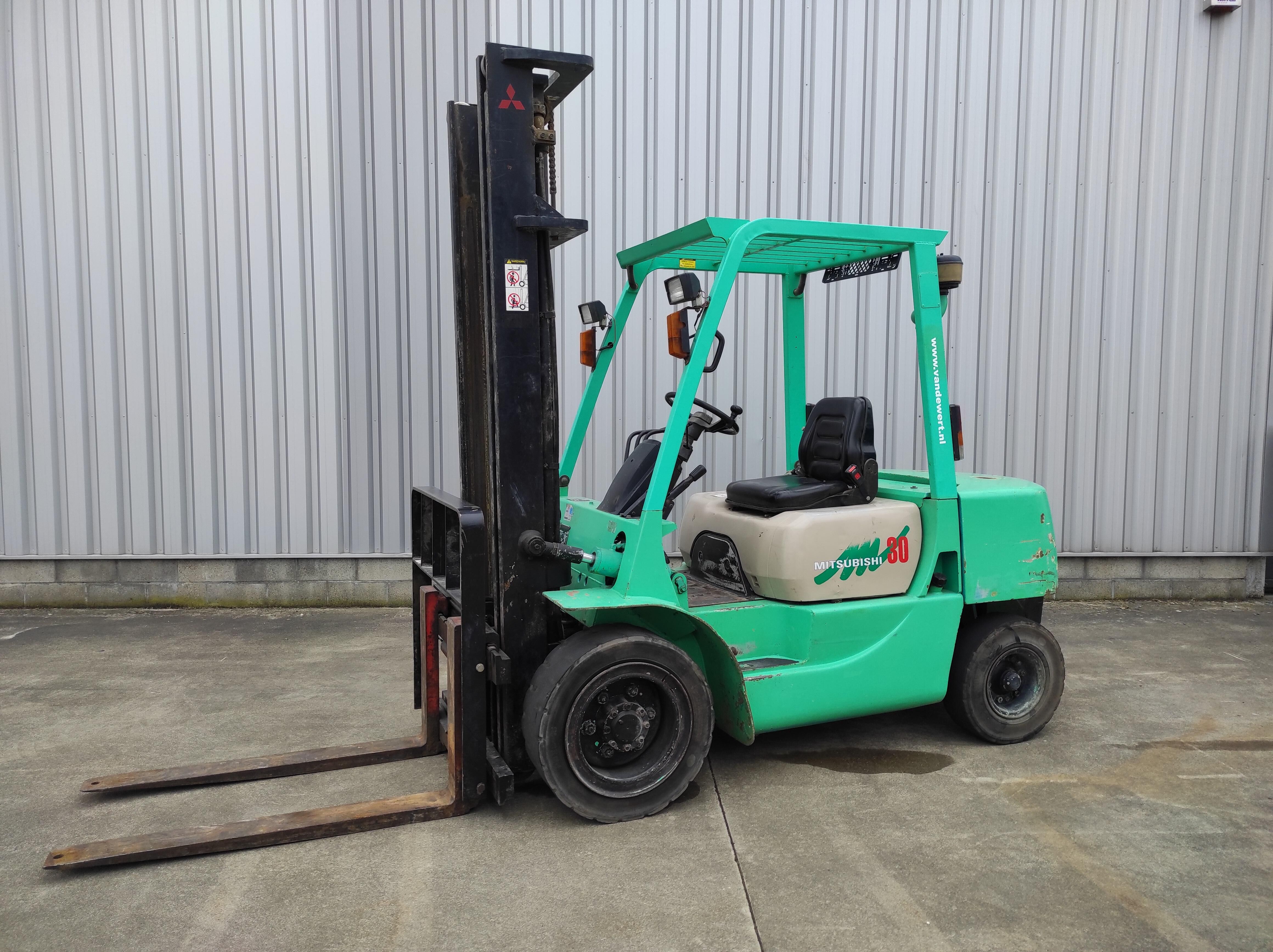 MITSUBISHI FD30MC-T Chariot élévateur diesel 2507290002