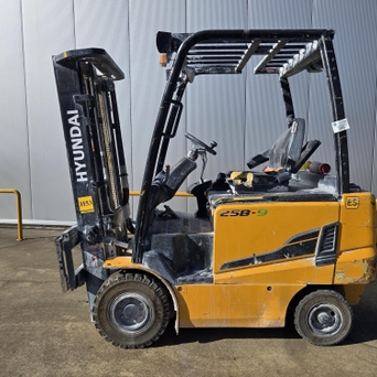 HYUNDAI 25B-9 Chariot élévateur électrique 4 roues 2508180001