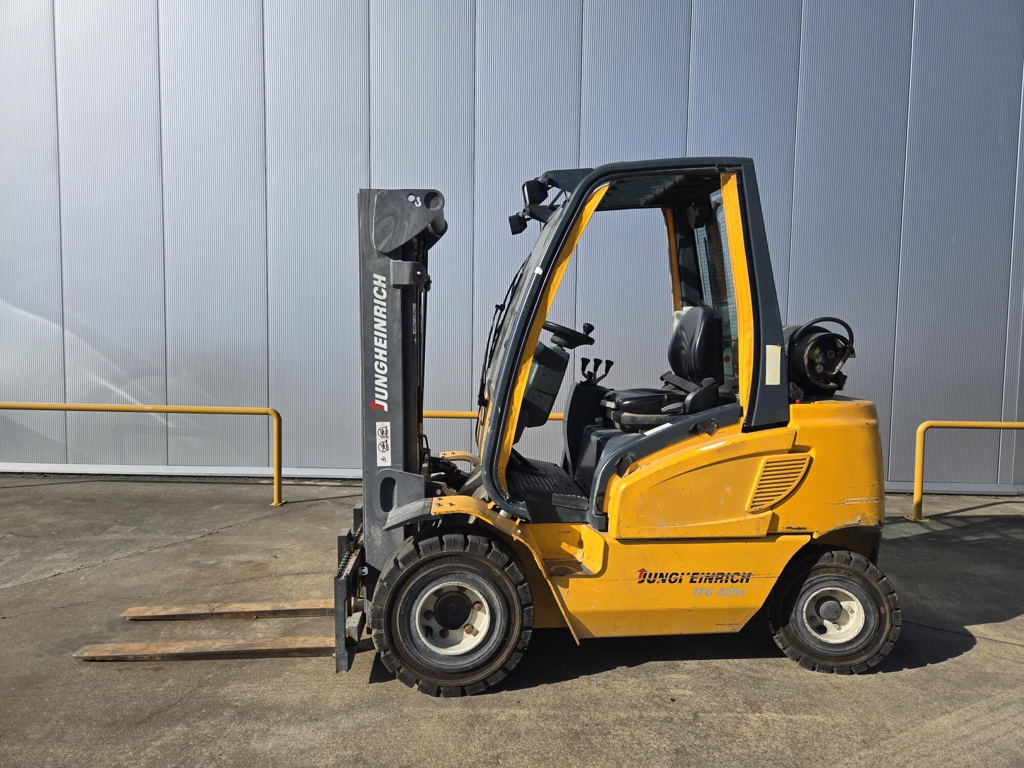 JUNGHEINRICH TFG425S Chariot élévateur à gaz 2509220001