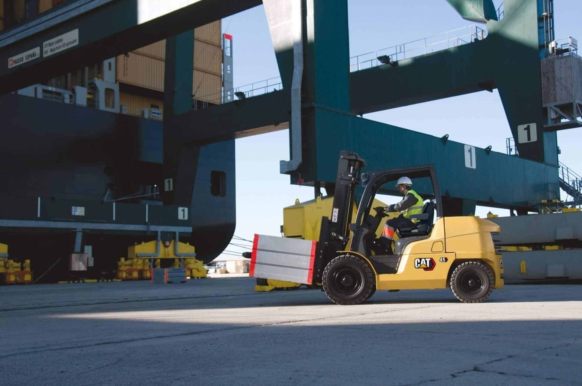 Chariot élévateur électrique Caterpillar 5 tonnes