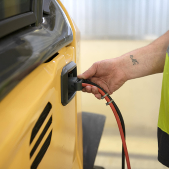 Veilig omgaan met heftruckaccu’s: loodzuur en lithium-ion